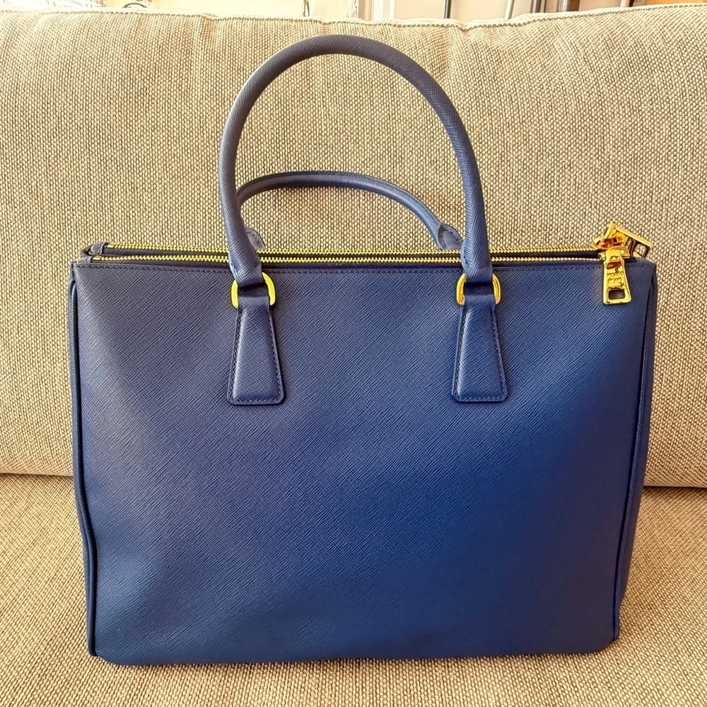 Prada Galleria Blue Saffiano Lux Tote - Excellent Condition - Picture 4 of 10